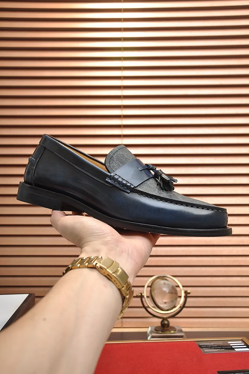 Men's shoes💰560💶Italy's top luxury men's shoe giant (GUCCI) (Gucci) (full cowhide lining) new arrival🍃Original European style🔰 Pleasant to the eye😍In order to make the shoes more durable and non-deformable🌀The production continues to follow traditional methods but there is still no lack of innovation💪Choose original sheepskin for the leather♻️ Smooth and natural And extra bright ⭐Made of imported cowhide, the first choice of rich people 38-45 (45 customized)